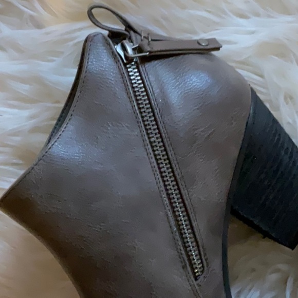 Luoika Women’s Grey Wide Width Chunky Heel Side Zipper Ankle Booties Size 9.5 - Picture 6 of 13